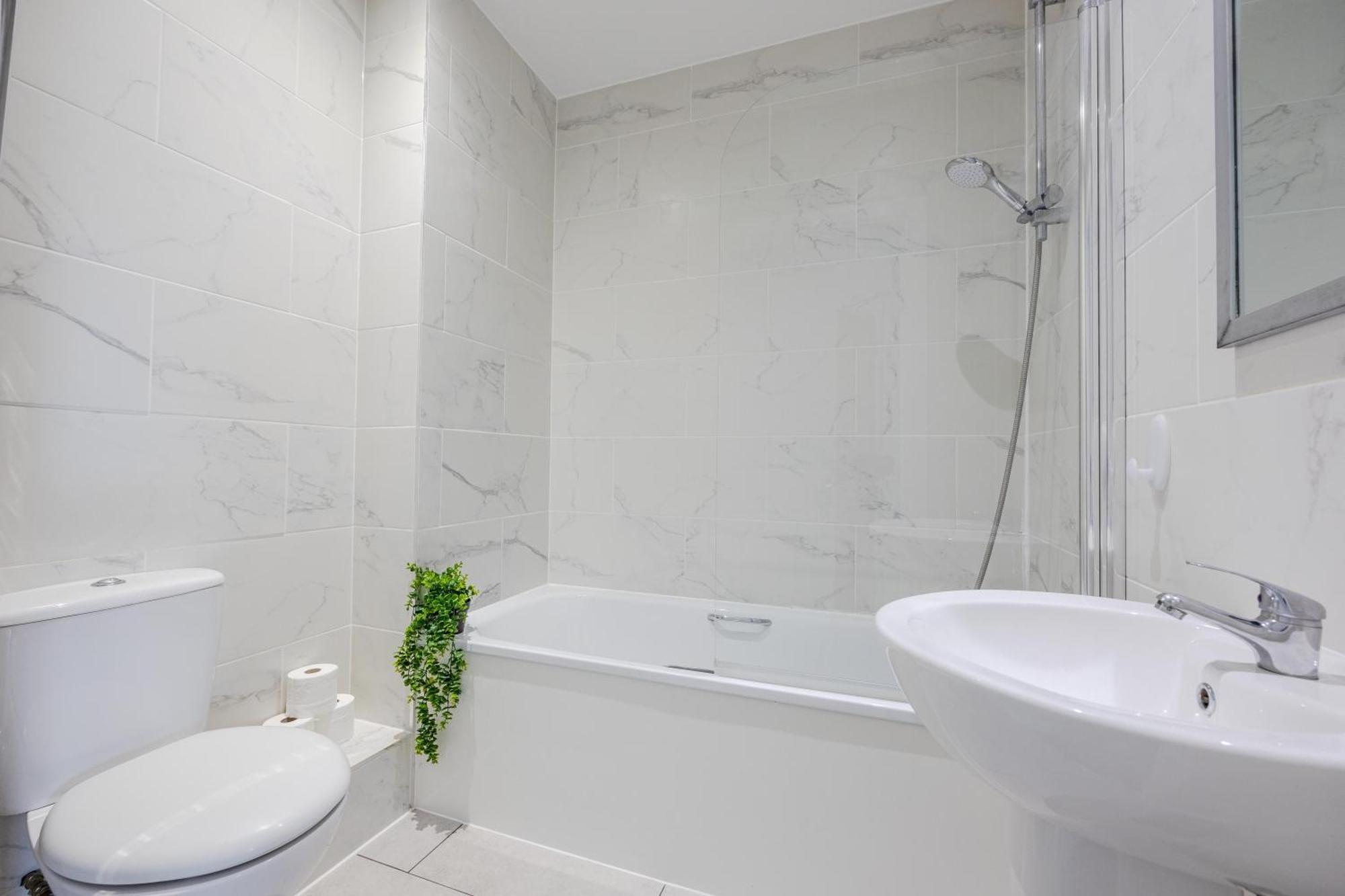 Vertigo Apartments Kingston upon Thames  Esterno foto